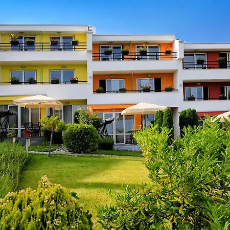מלון Stayinn Rainbow Beachfront By Asteri