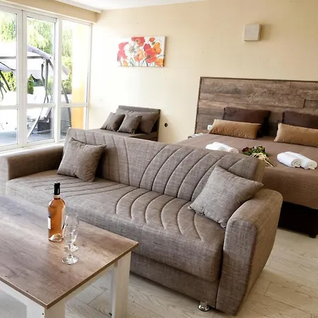 Stayinn Rainbow Beachfront By Asteri * סאני ביץ'