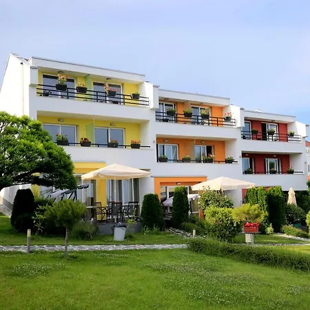 Szálloda Stayinn Rainbow Beachfront By Asteri Napospart